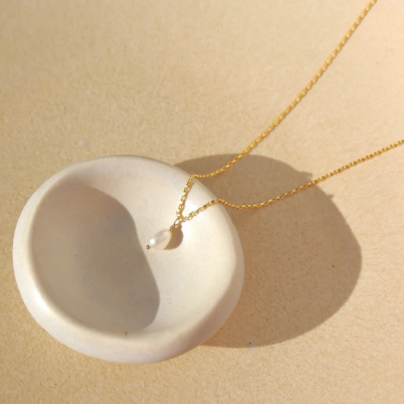 Floating Pearl Necklace